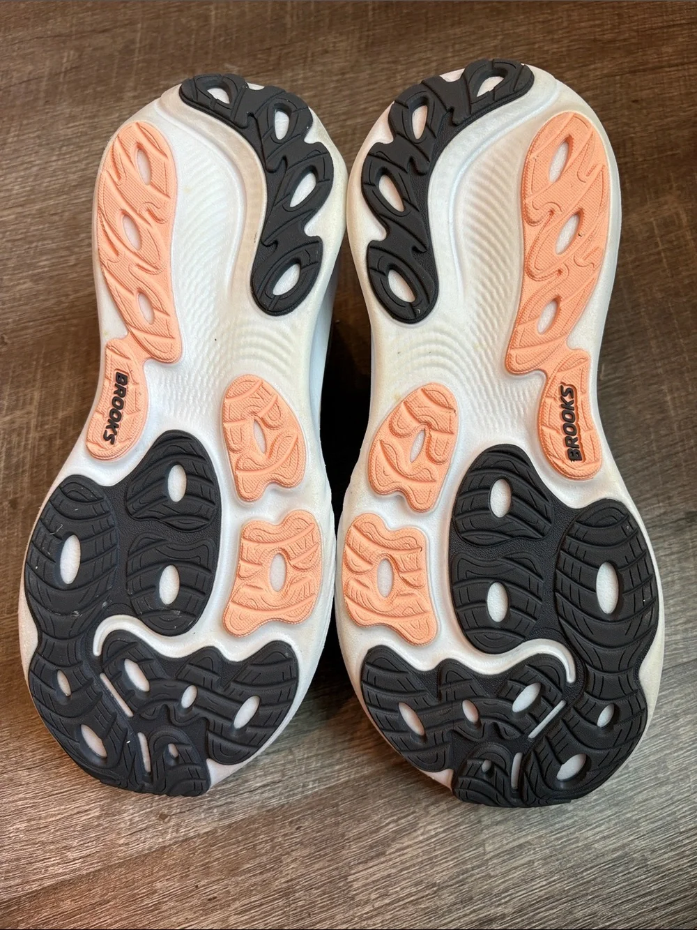 Brooks Adrenaline GTS 25 Running Shoes Women's 10.5 Grey/Pearl/Coral